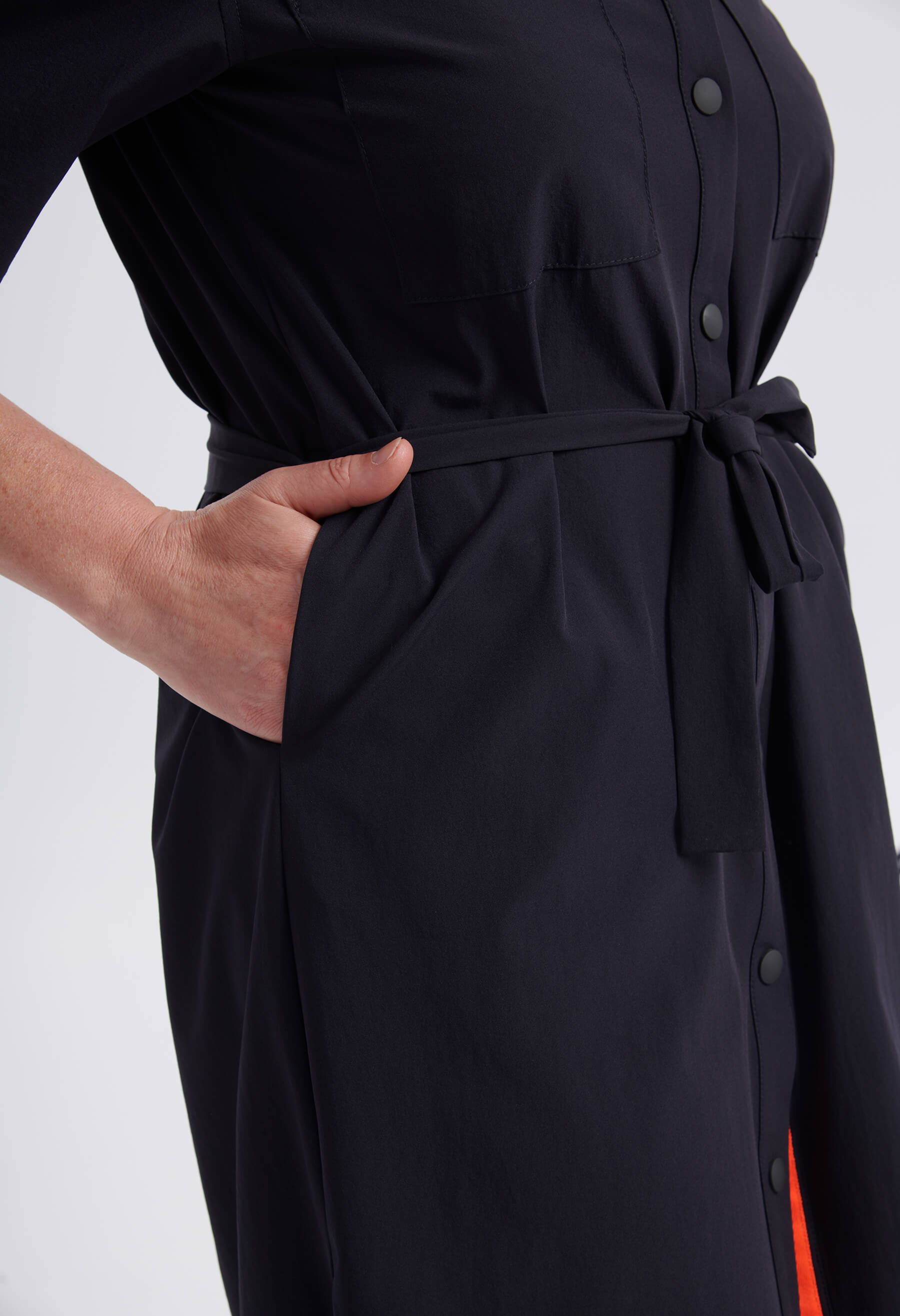 Olie - Robe chemise avec ceinture - Noir