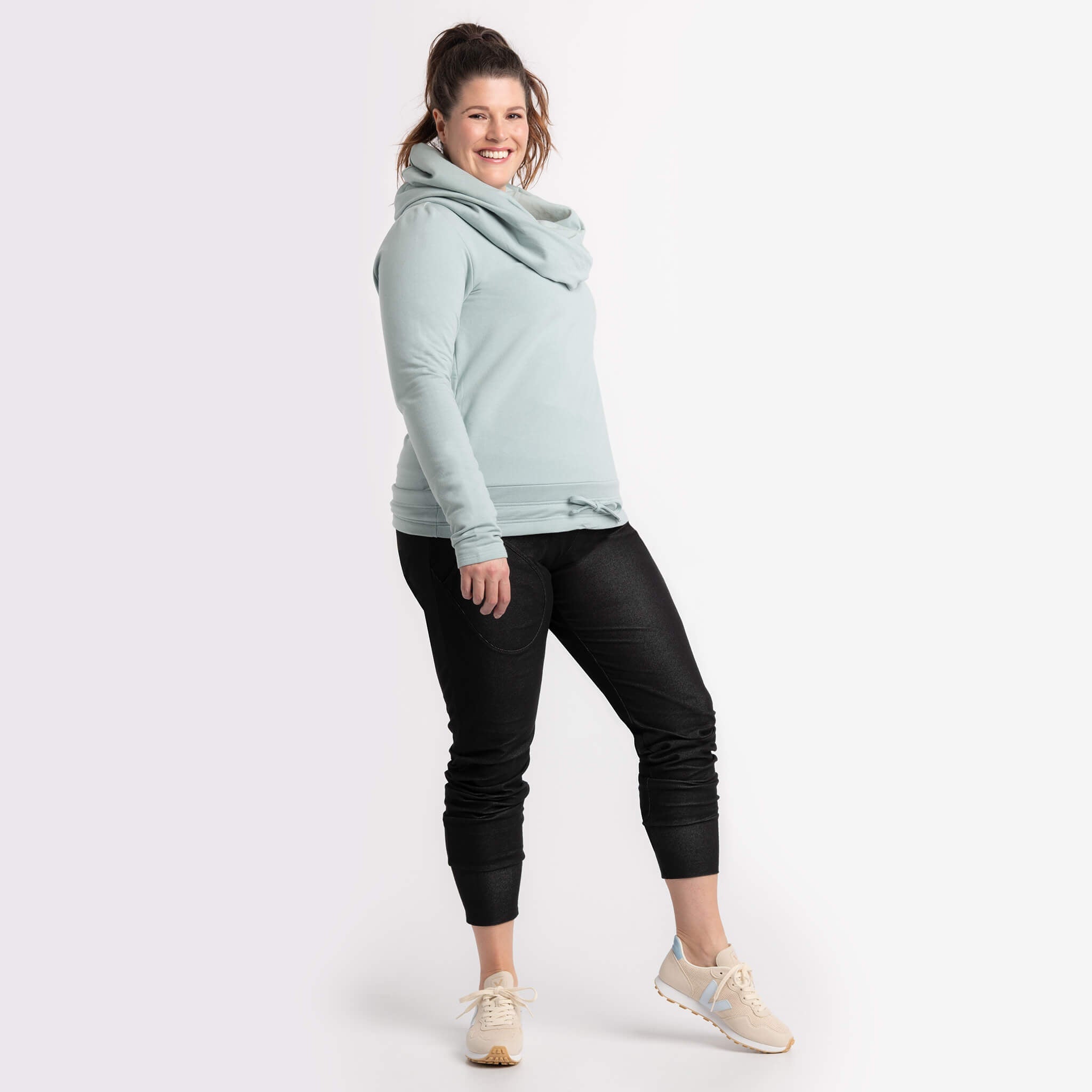 Chandail Preslie vert, pantalon jegging Jody noir: des créations Québécoises signées KSL!