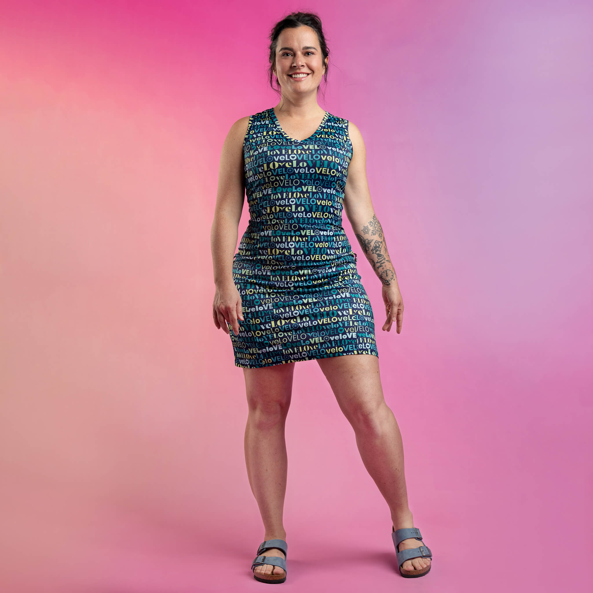 Vivia - Robe de vélo courte sans manches avec encolure en V - Collection LOVELO