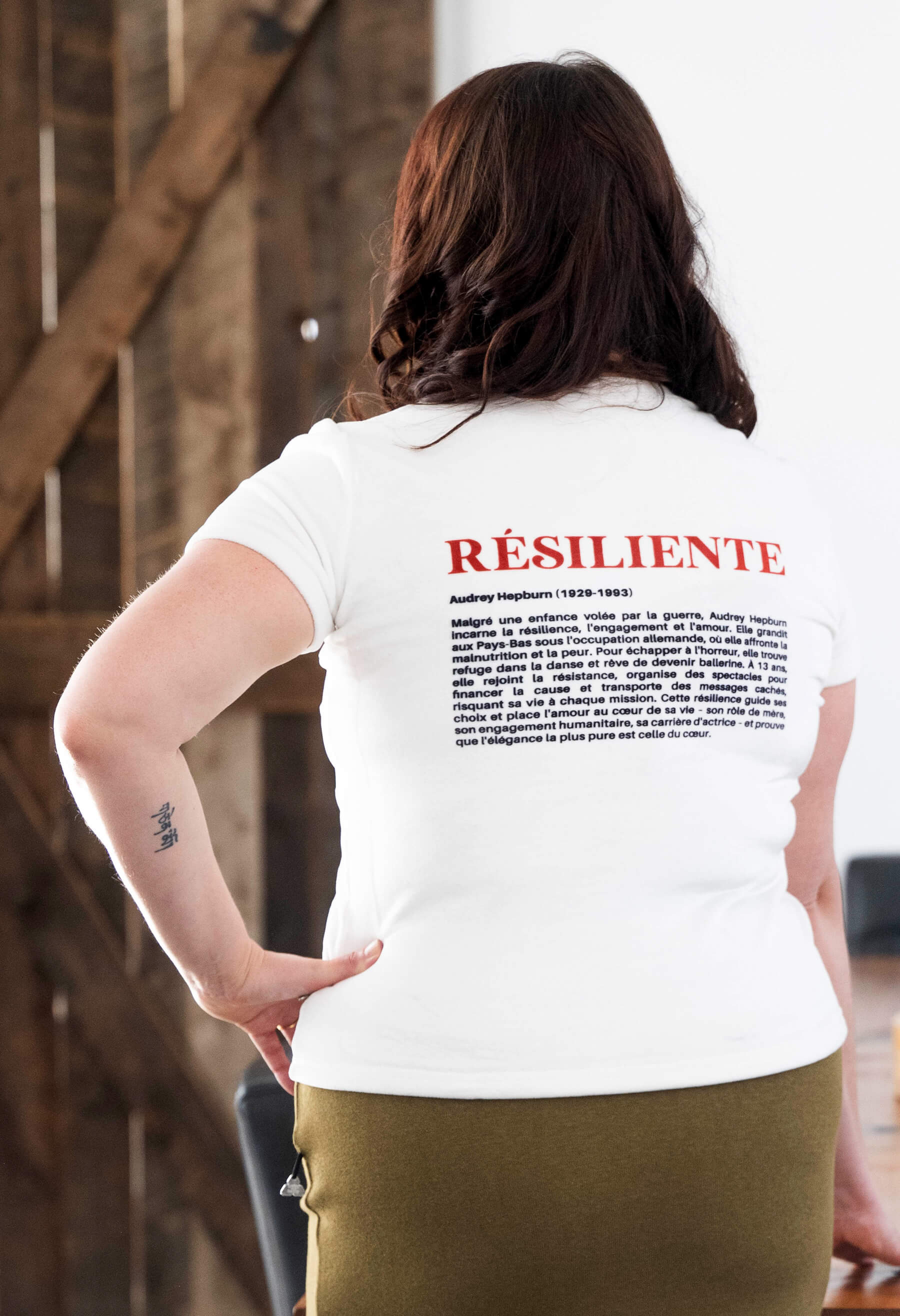 KSL X Adèle Blais : une collaboration inspirante pour le projet FORTES et ses chandails Idola mettant en lumière des femmes qui ont marqué l'histoire, dont Audrey Hepburn, la résiliente