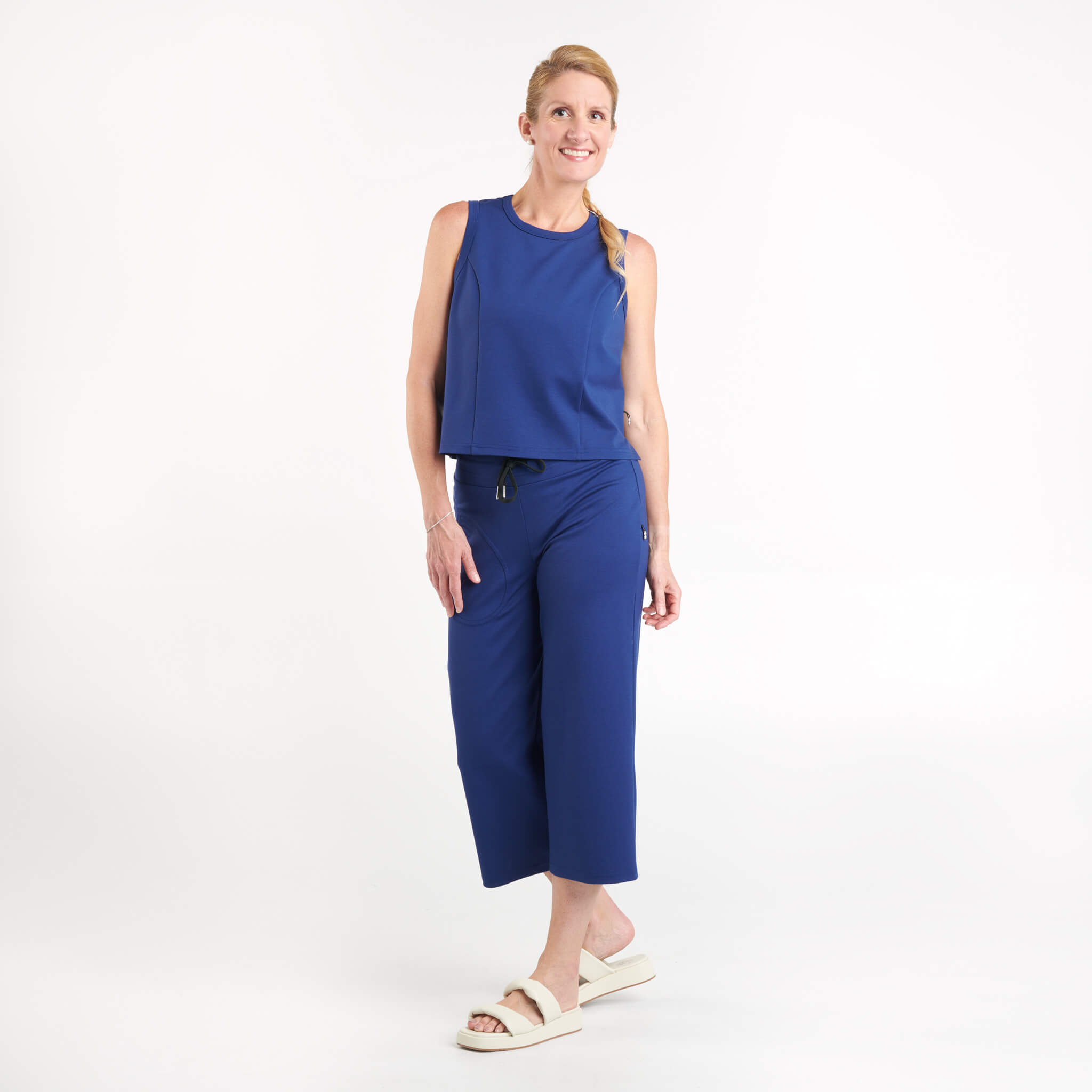 Reese - Camisole structurée à encolure ronde et fente latérale