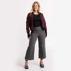 Lily Yoga Jeans gris - Chandail Kaelie noir - Billy bomber bourgogne: des créations Québécoises signées KSL 