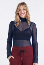 Chandail Camille marine, porté avec le pantalon Romy bordeau, créations québécoises de KSL!