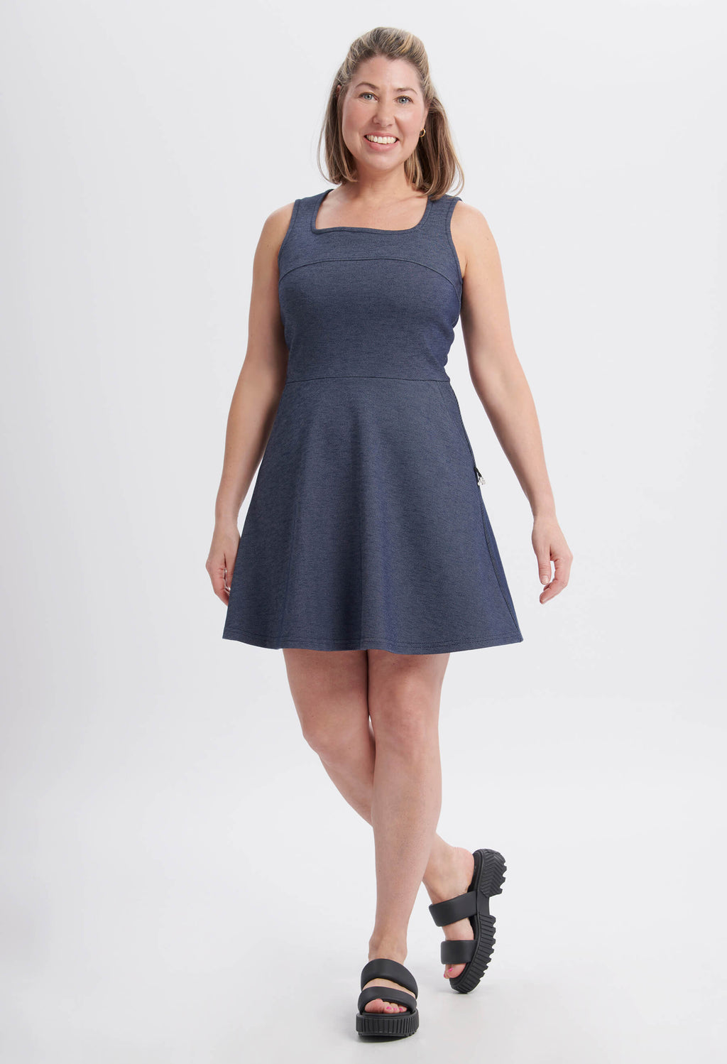 June - Sleeveless square neckline dress