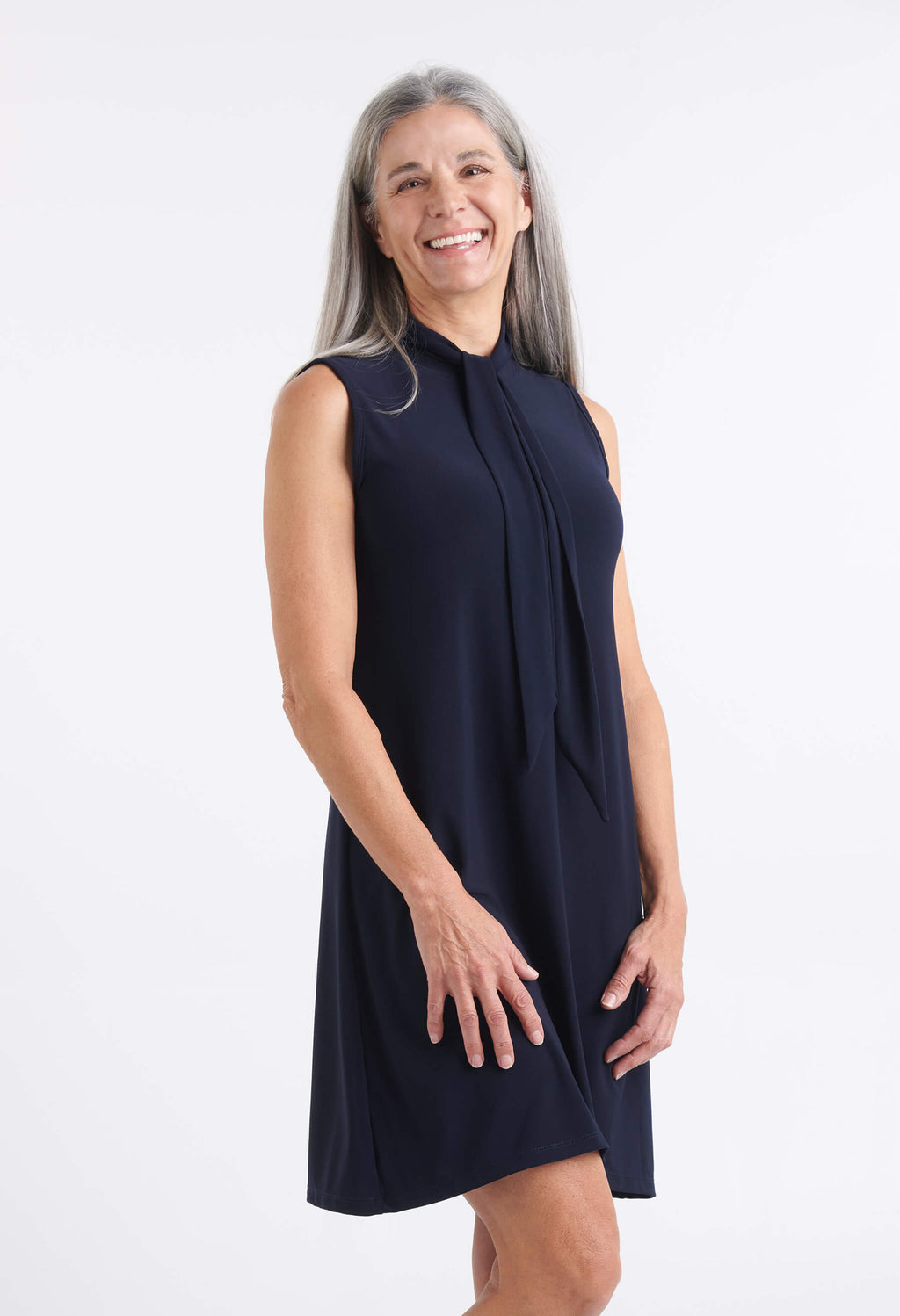 Laurie - Robe fluide sans manches avec ceinture