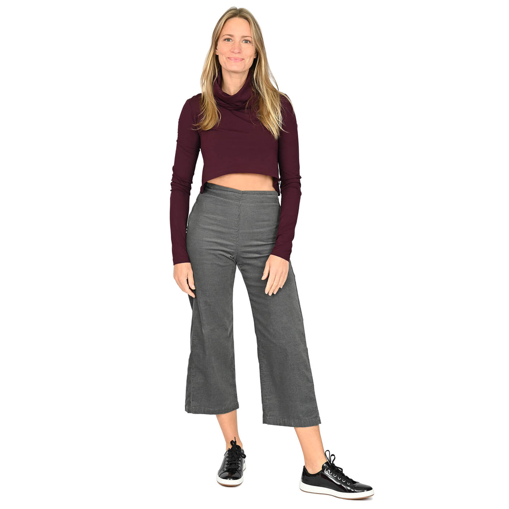 Lily Yoga Jeans gris, Chandail boléro Valentia bordeau: des créations Québécoises signées KSL