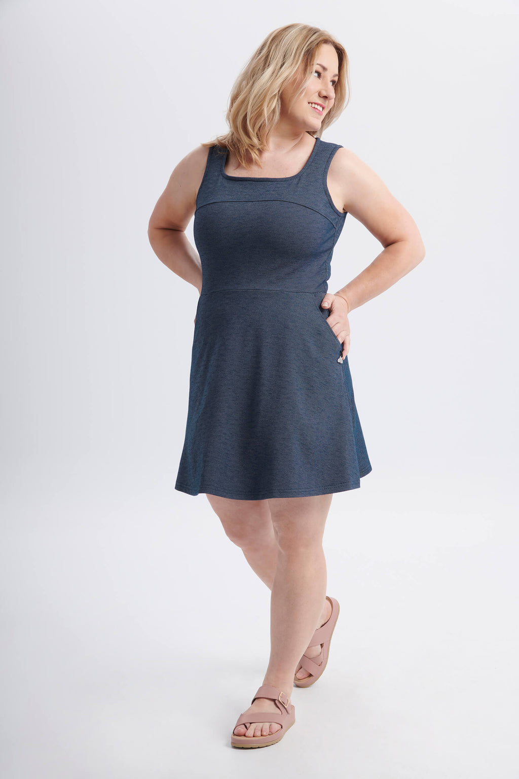 June - Sleeveless square neckline dress