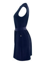 Laurie - Robe fluide sans manches avec ceinture