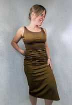 Lucia Pétillante - Robe longue sans manches avec fente latérale