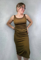 Lucia Pétillante - Robe longue sans manches avec fente latérale