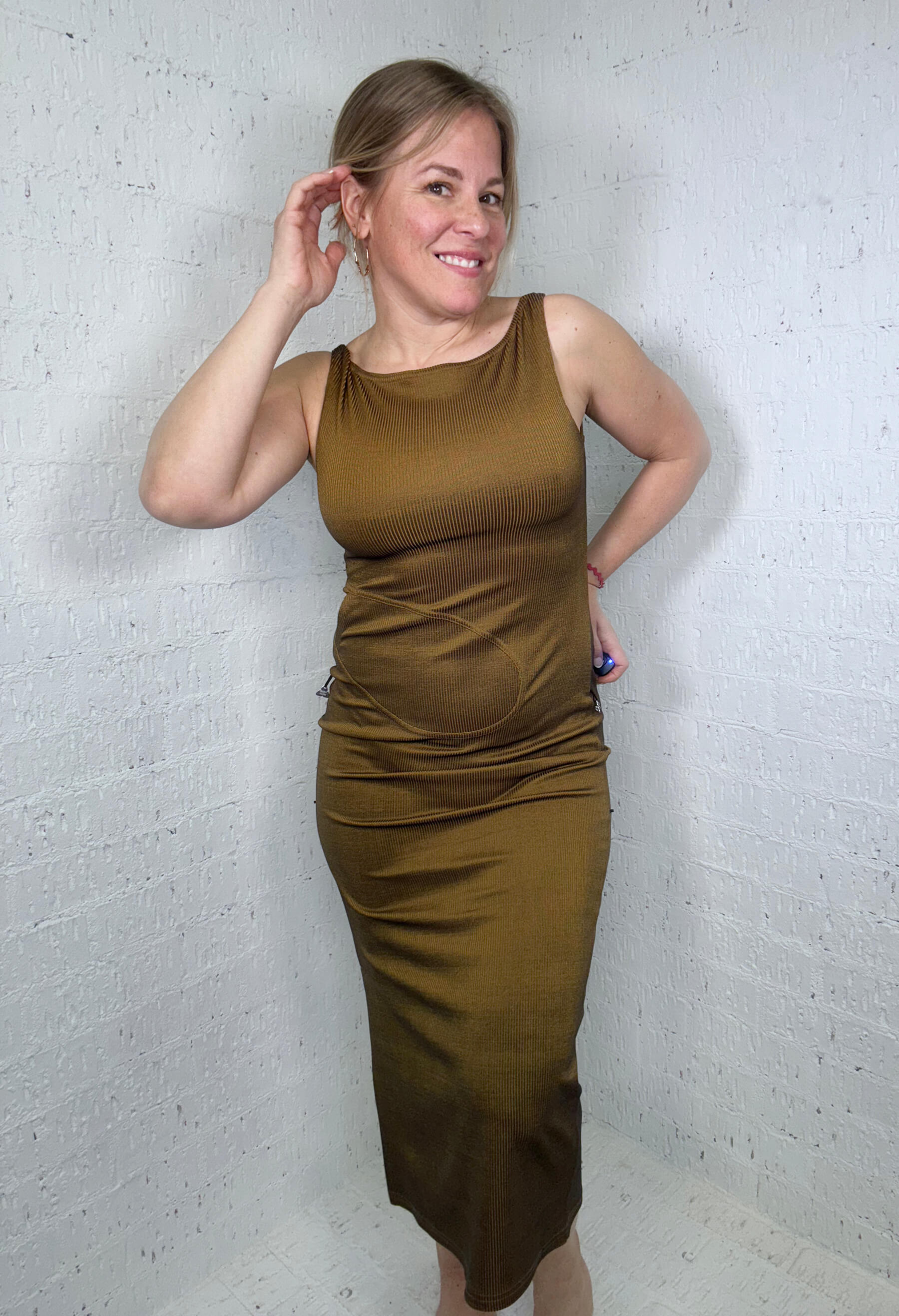 Lucia Pétillante - Robe longue sans manches avec fente latérale