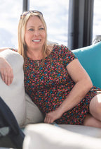 Mikky - Robe courte à manches courtes au motif floral