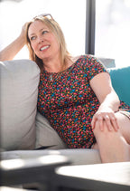 Mikky - Robe courte à manches courtes au motif floral