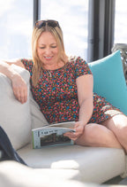 Mikky - Robe courte à manches courtes au motif floral