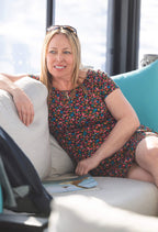 Mikky - Robe courte à manches courtes au motif floral