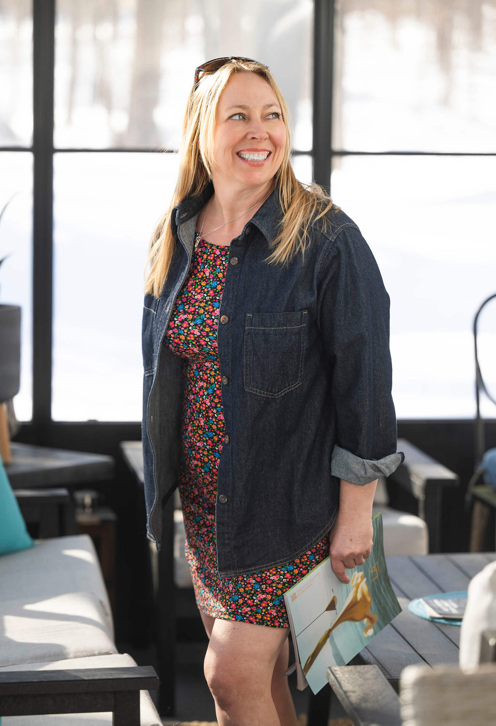 Mikky - Robe courte à manches courtes au motif floral