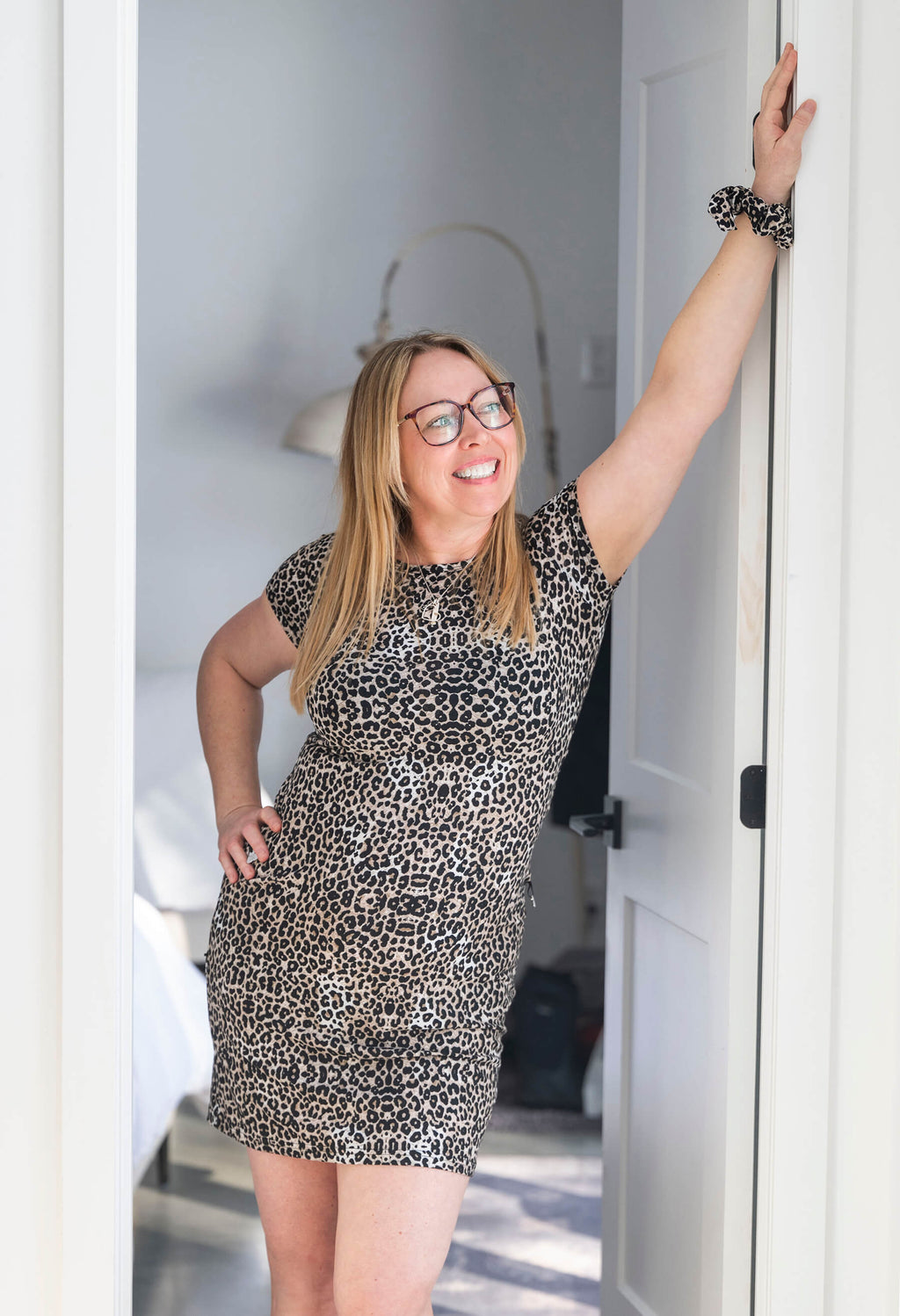 Mikky - Robe courte à manches courtes au motif félin