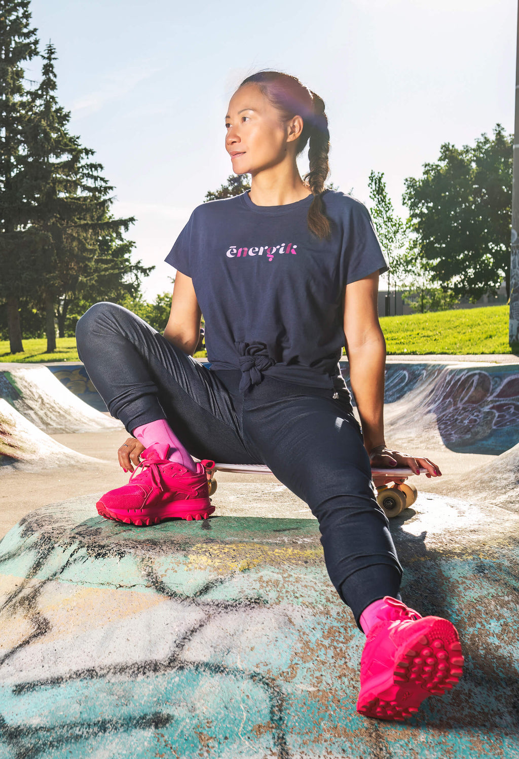 Noa - T-shirt imprimé et noué à l’avant marine