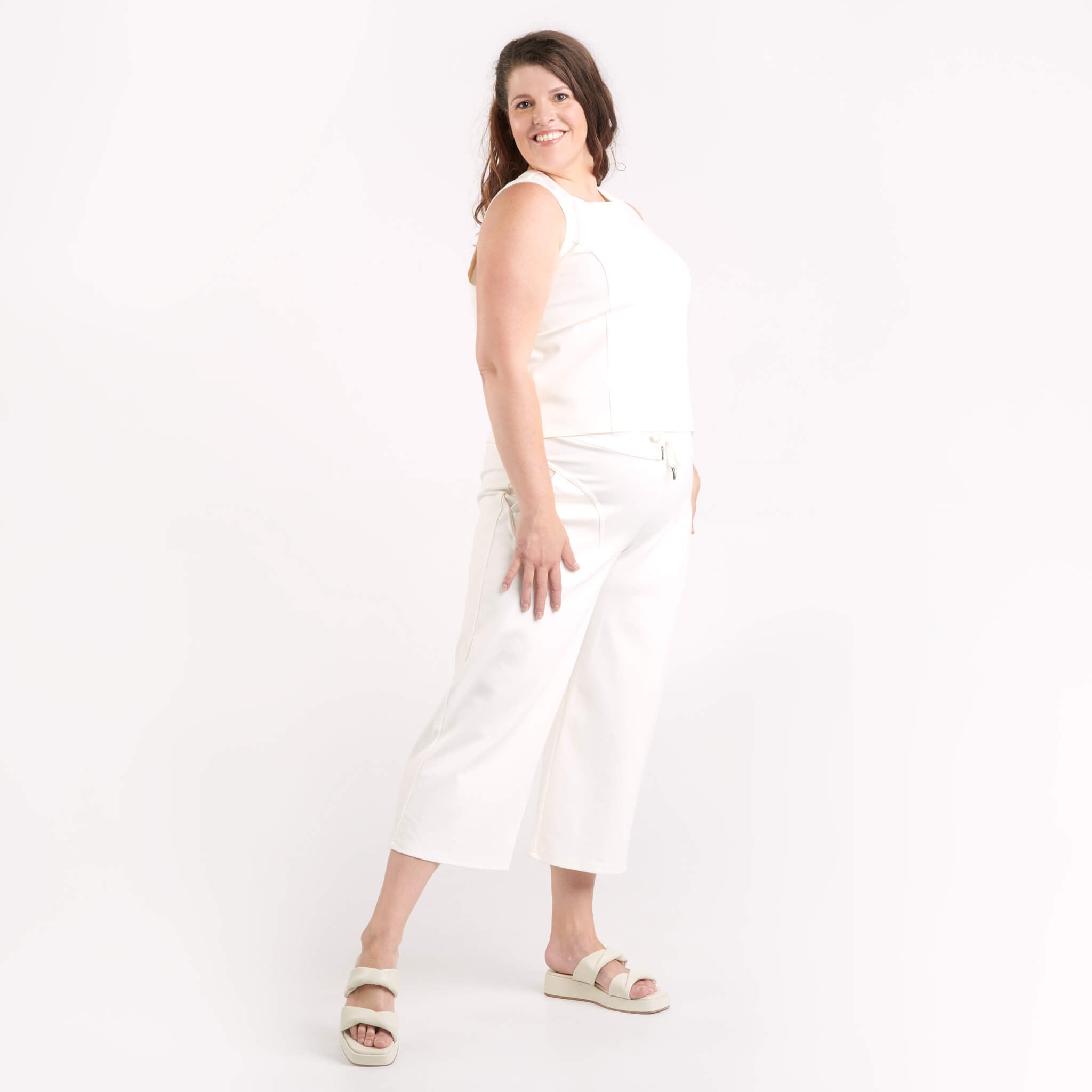 Romy - Pantalon capri à jambe droite évasée
