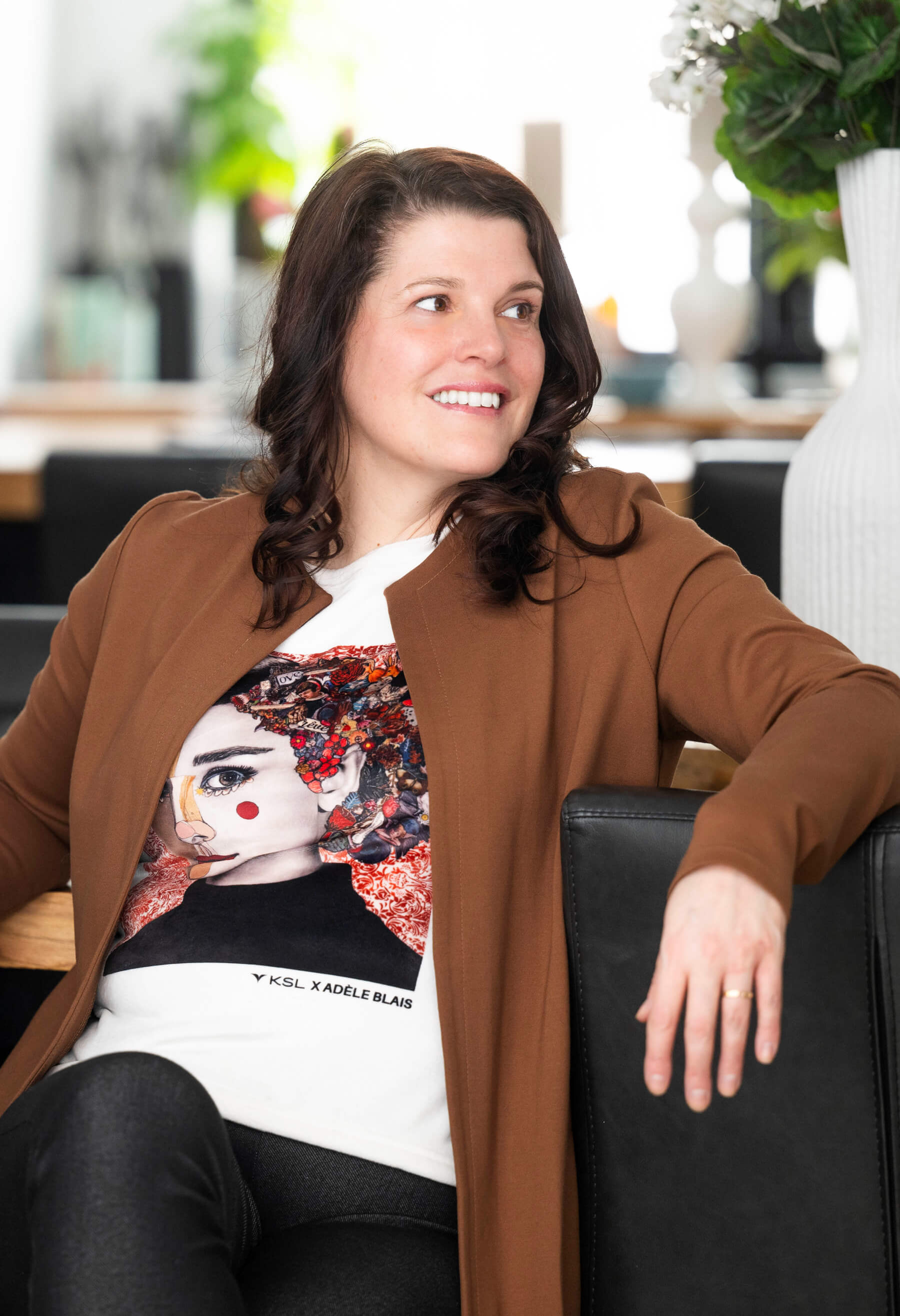 KSL X Adèle Blais : une collaboration inspirante pour le projet FORTES et ses chandails Idola mettant en lumière des femmes qui ont marqué l'histoire, dont Audrey Hepburn