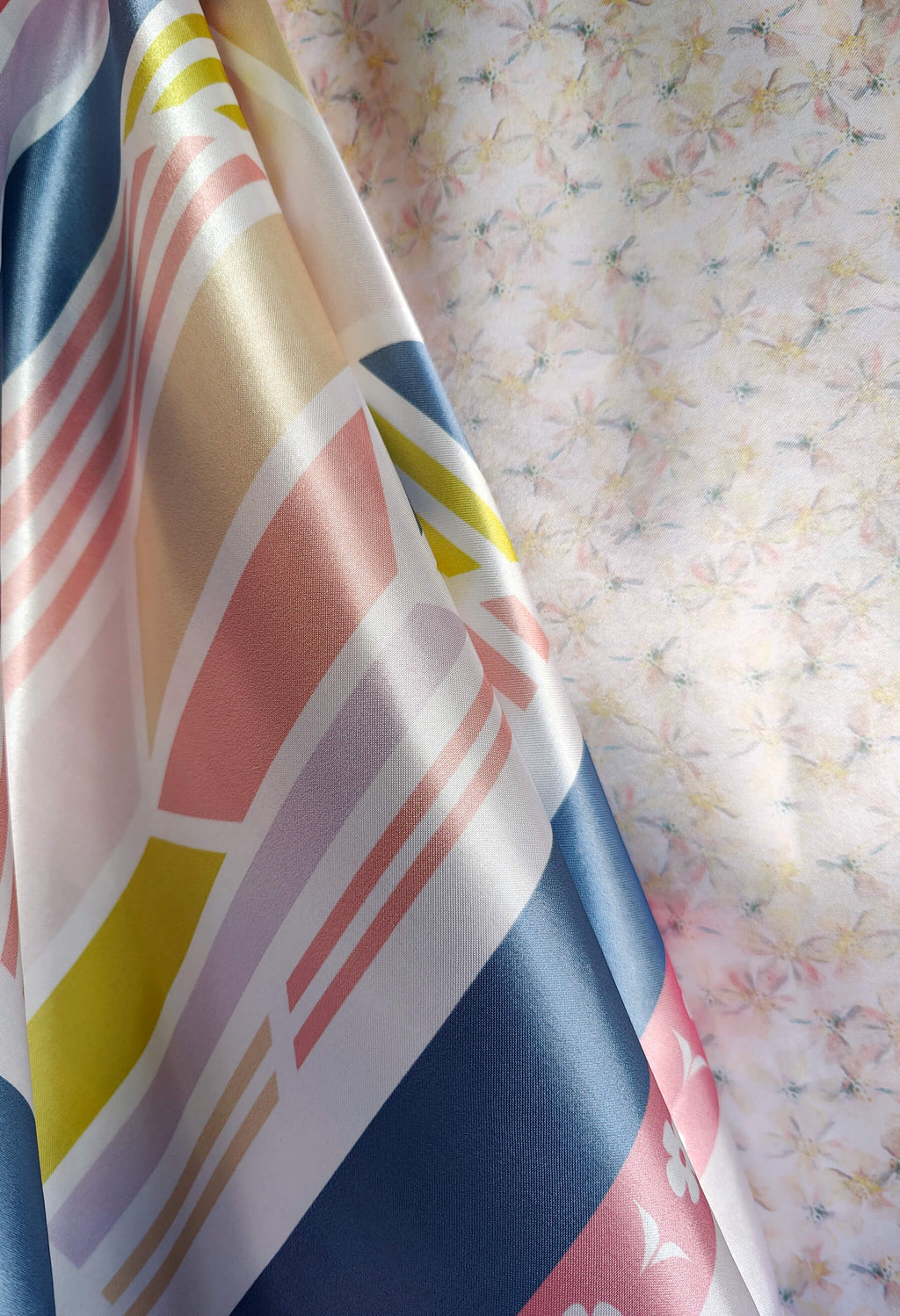 Foulard carré à imprimé géométrique