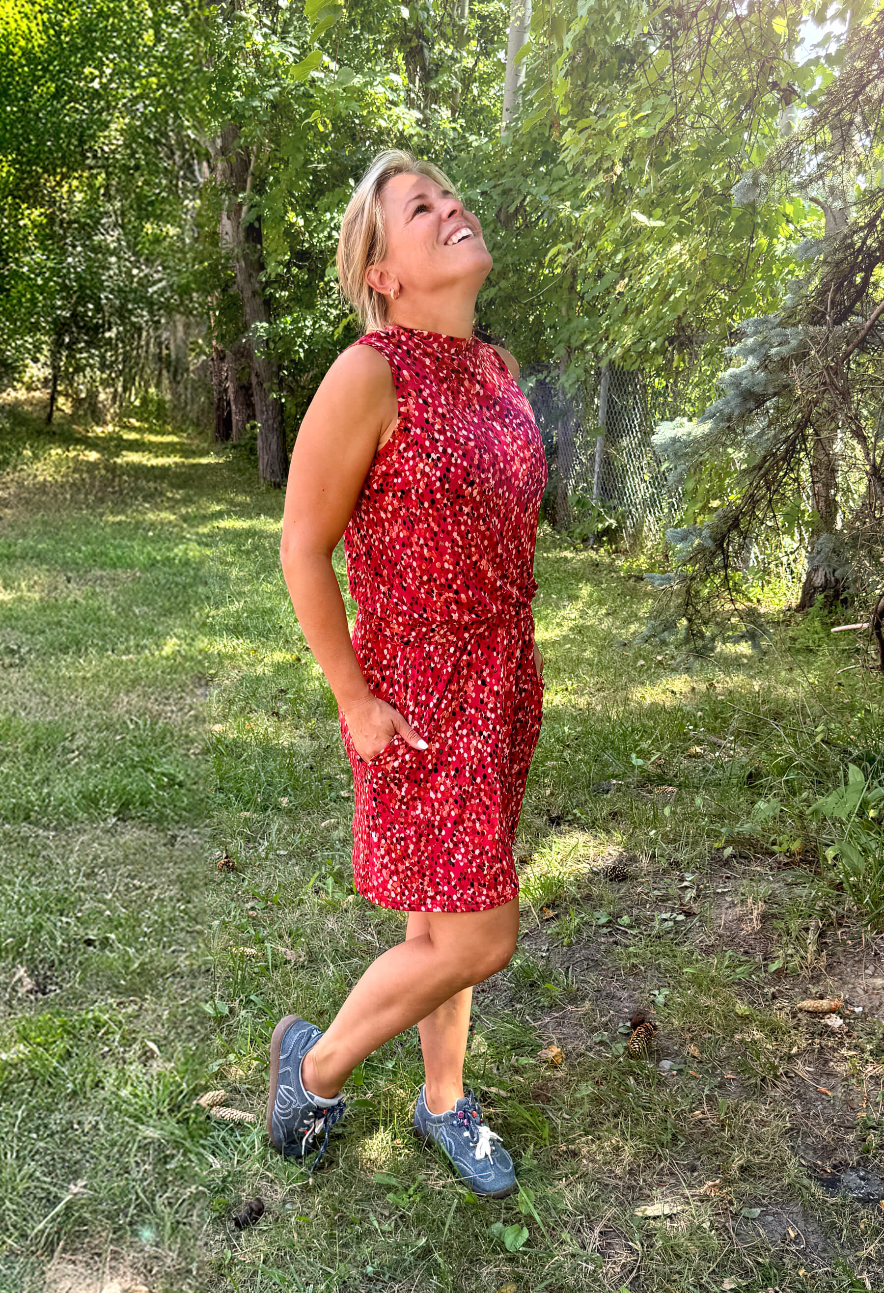 Lauria - Robe sans manche avec col haut et élastique à la taille