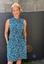 Lauria - Robe sans manche avec col haut et élastique à la taille