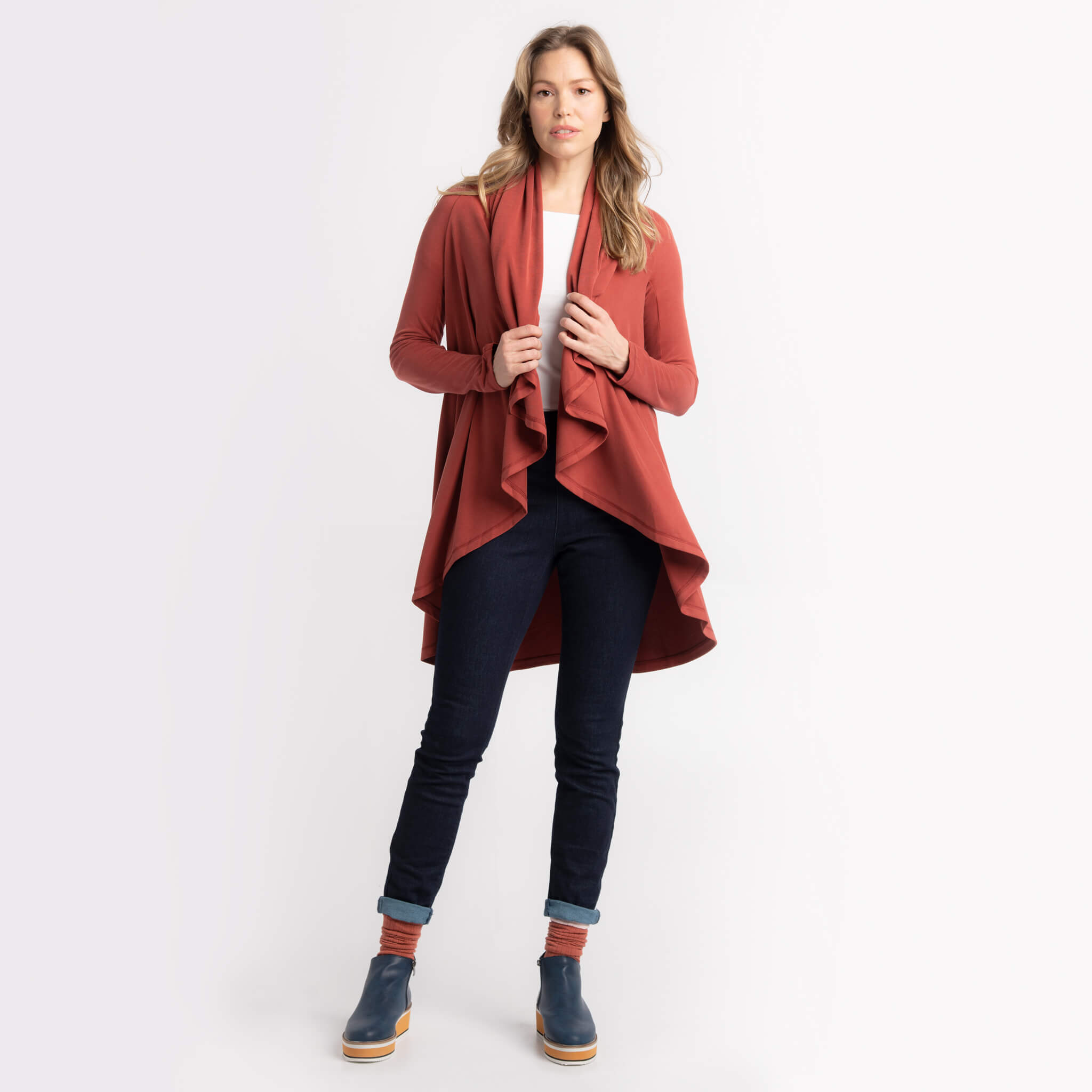 La veste Natacha, le t-shirt Mekena et le jeans Rachel : des créations de KSL